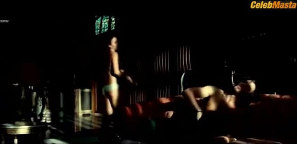Marta Etura's Booty, Boobs Scene in Presentimientos