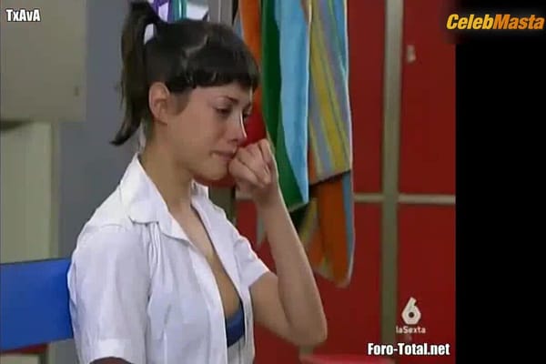 Amaia Salamanca Reveals Butt, Tits Scene in Sms, Sin Miedo A Sonar