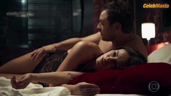 Paolla Oliveira Shows Booty in Swimsuit Scene, A Dona do Pedaco