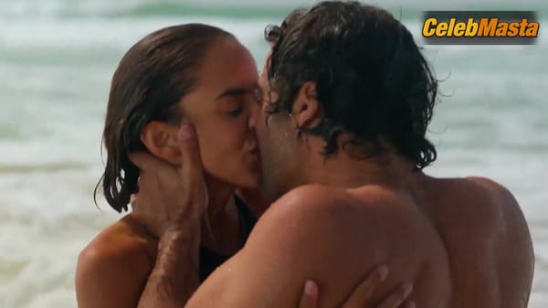 Sara Matos Bikini Scene in Sangue Oculto Movie