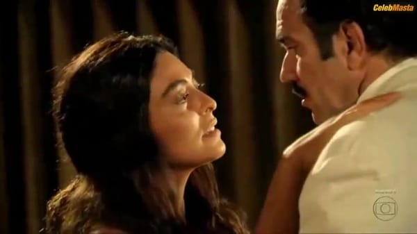 Juliana Paes Exposes Butt, Breasts Scene in Gabriela