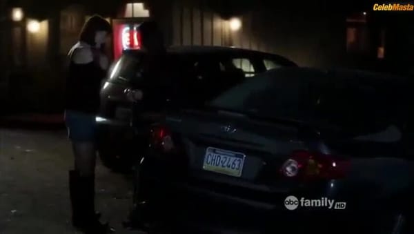 Shay Mitchell and Lindsey Shaw's Lesbian Scene in Pretty Little Liars