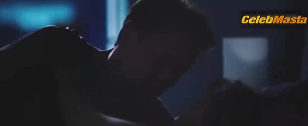 Mina Tander Bares Sex Scene in Seitenwechsel