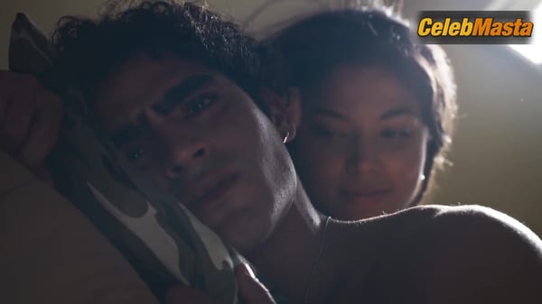 Sophie Charlotte's Breasts, Underwear Scene in Todas As Flores
