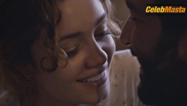 Sophie Charlotte Tits Scene in Todas As Flores