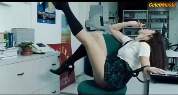 Lola Duenas Shows Ass, Boobs Scene in Yo, Tambien