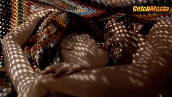 Juliana Schalch's Naked Breasts Scene in O Negocio