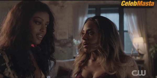 Meagan Tandy and Javicia Leslie's Lesbian Scene in Underwear in Batwoman