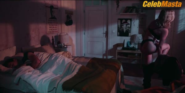 Julia Palha Steamy Scene in A Lista