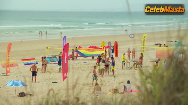 Julia Palha Swimsuit Scene in Sangue Oculto