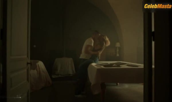 Ophelia Kolb Booty, Tits Scene in L'homme Que J'ai Condamne