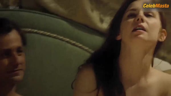 Josefine Preuss Booty, Boobs Scene in Das Sacher. In bester Gesellschaft