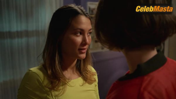 Brigette Lundy-Paine and Fivel Stewart's Lesbian Scene in Atypical
