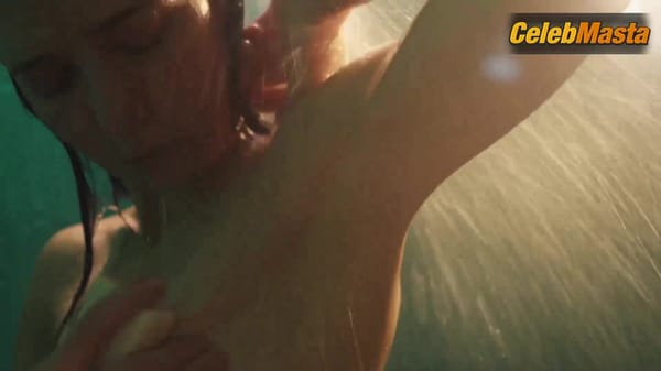 Marjorie Estiano's Boobs Scene in Sob Pressao