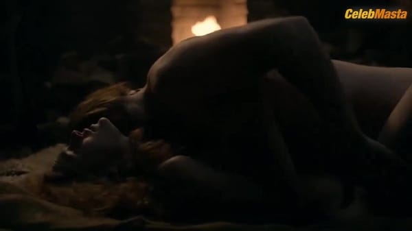 Sophie Skelton Ass, Tits Scene in Outlander