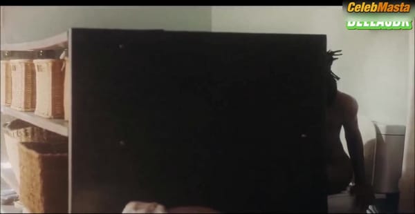 Maria Bopp Ass Scene in Amigos Sem Compromisso