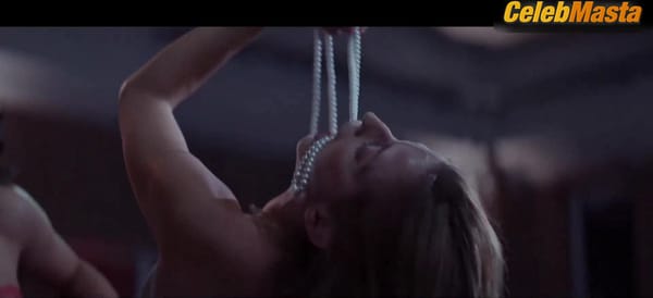 Viola Lotti Gombo and Mariann Hermanyi's Lesbian Butt Scene in Birodalom