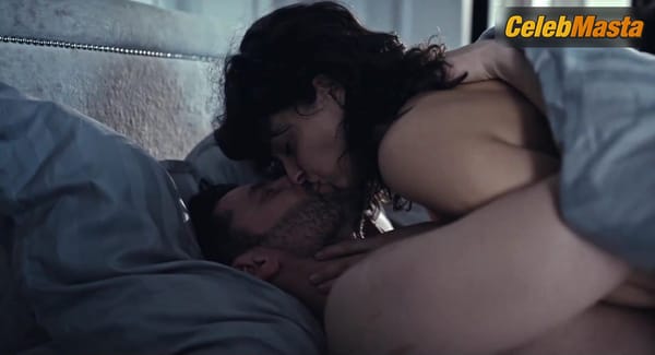 Maria Debska Bares Boobs Scene in When's The Wedding?