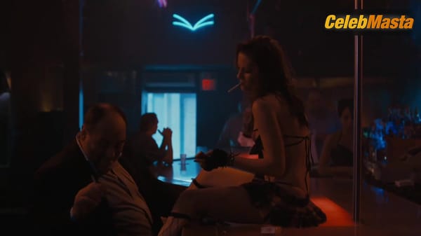 Kristen Stewart Bares Butt, Breasts Scene in Welcome To The Rileys