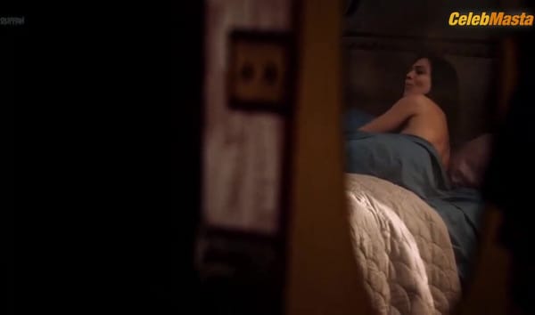 Maria-Elena Laas Bares Butt in Lesbian Vida Scene