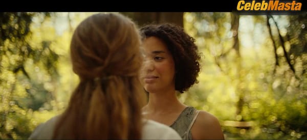 Jasmin Savoy Brown and Liv Hewson's Lesbian Scene in Yellowjackets