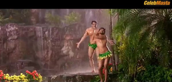 Sunny Leone Ass, Boobs Scene in Mastizaade