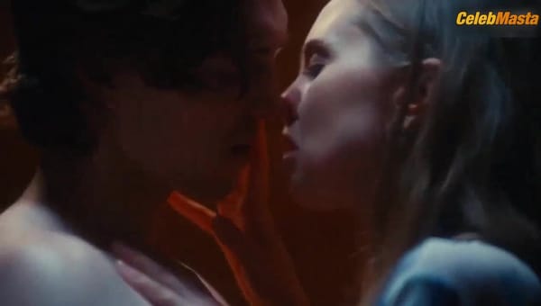 Justyna Wasilewska's Sex Scene in Nieobecni