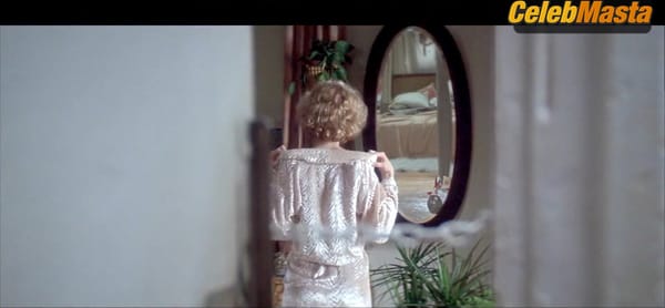 Penelope Ann Miller Shows Boobs Scene in Carlito's Way