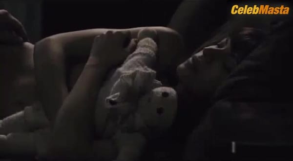 Thais Blume Shows Tits Scene in Luna caliente