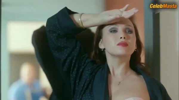 Darya Ekamasova's Sex Scene from Vlyublennyye Zhenshchiny