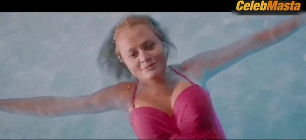 Anna Mikhalkova Booty, Tits Scene from Davay Razvedemsya!
