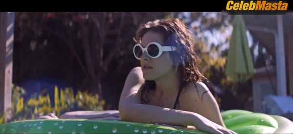Hari Nef, Odessa Young and Abra's Swimsuit Scene in Assassination Nation