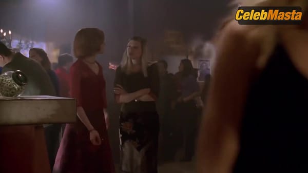 Sarah Michelle Gellar Tempting Scene in Buffy The Vampire Slayer