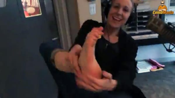 Nikki Glaser Feet & Legs Pictures photo 14