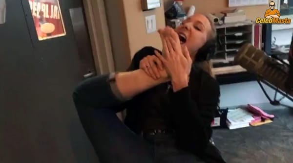 Nikki Glaser Feet & Legs Pictures photo 15