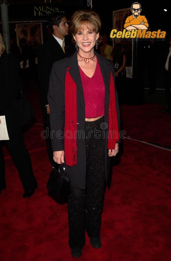 These Linda Blair Red Carpet Images Prove She’s A MILF photo 4