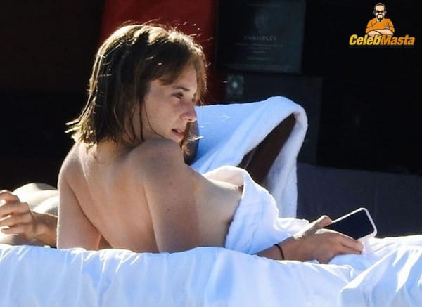 Maya Hawke Sex Scene Video Compilation photo 12