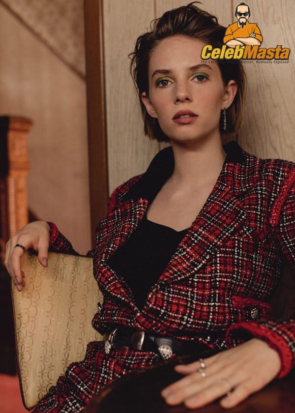 Maya Hawke See-Through Boobs Photos photo 5
