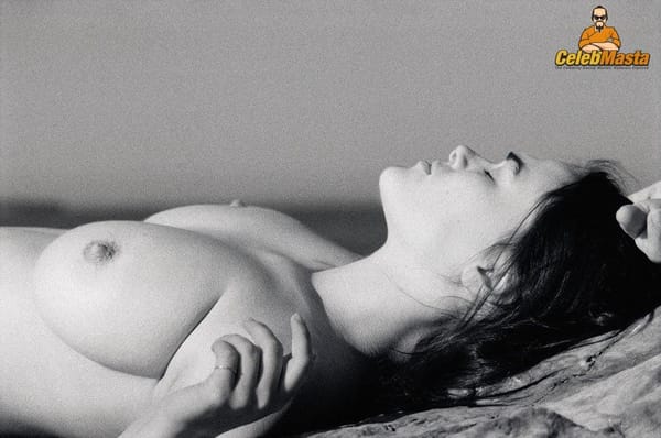 Myla Dalbesio Photo Set photo 13