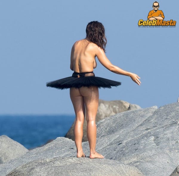 Myla Dalbesio Photo Set photo 21
