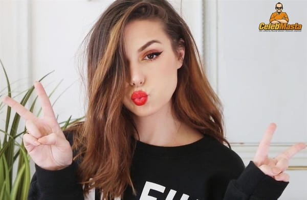 Cute Marzia Bisognin Selfies & Papparazi Pics photo 2