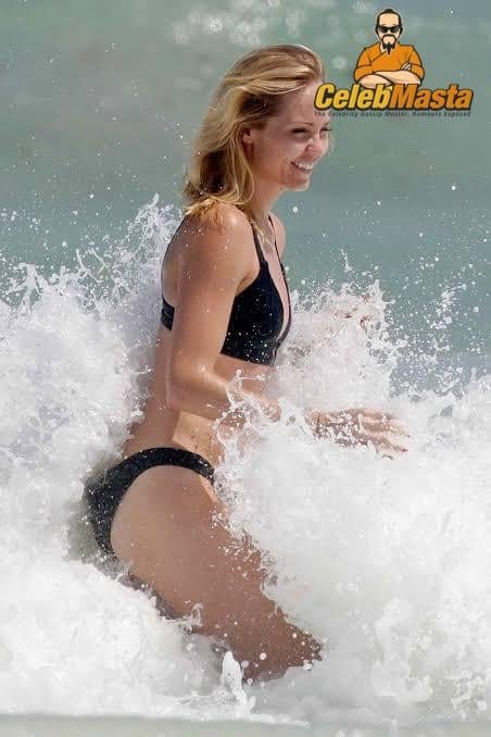 Laura Vandervoort Bikini Photos Revealed photo 20