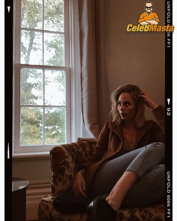 Cute Laura Vandervoort Selfies From Instagram photo 26