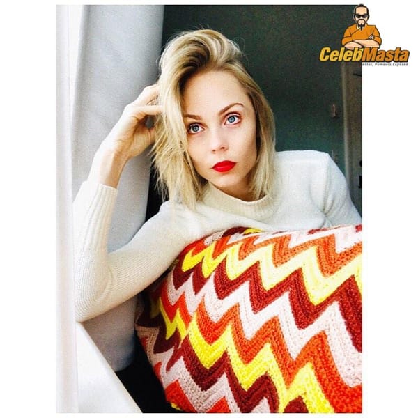 Cute Laura Vandervoort Selfies From Instagram photo 27