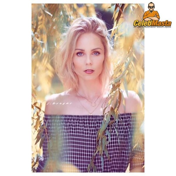 Cute Laura Vandervoort Selfies From Instagram photo 32