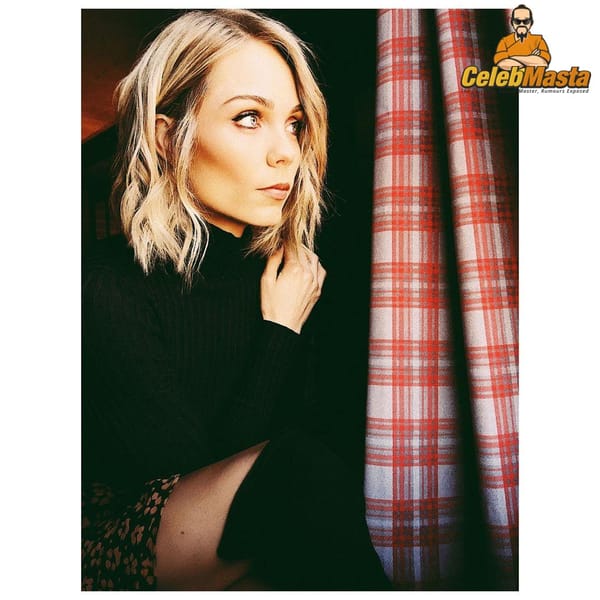 Cute Laura Vandervoort Selfies From Instagram photo 39