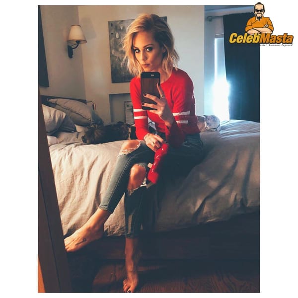 Cute Laura Vandervoort Selfies From Instagram photo 40