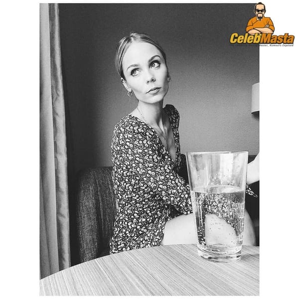 Cute Laura Vandervoort Selfies From Instagram photo 42