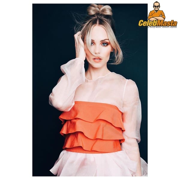 Cute Laura Vandervoort Selfies From Instagram photo 51