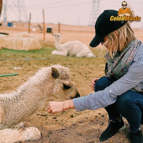 Cute Laura Vandervoort Selfies From Instagram photo 58